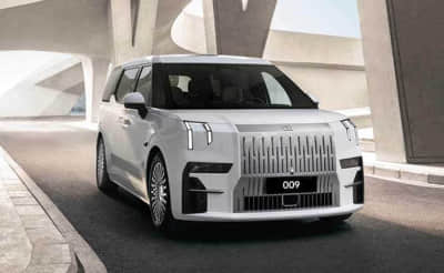 电比油低，比亚迪再出“王炸”，双宋荣耀版10.98万元起