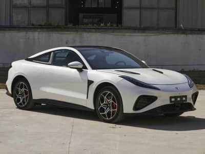 搭载全新混动系统 长安UNI-Z首发亮相！