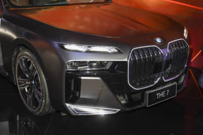 荣耀版密集上市，比亚迪这波价格战，估计让竞品有点懵？