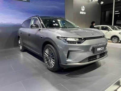 特斯拉想封神，零跑不答应，推出C10对标ModelY