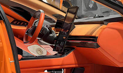 你想不想买一台能变色的车？这台宝马i5真的做到了,