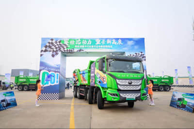 全新极氪001杀疯了，降价增配，入门即四驱，这下怎么选？