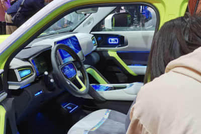 三车高速连环魔鬼碰，吉利银河L6如何做到毫发无损？,