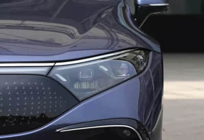 全新一代丰田普拉多现身街头，长超4米9+冰箱，配330马力+两把锁,