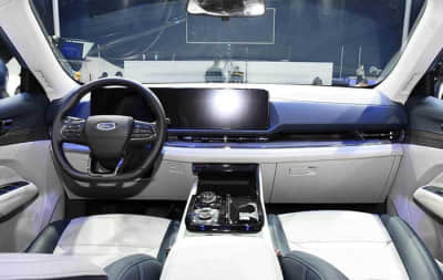 揽胜极光L与沃尔沃XC60各有特点，谁更符合你的喜好？