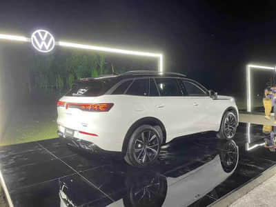 长城也掀桌子！坦克700 Hi4T 42.8万起售