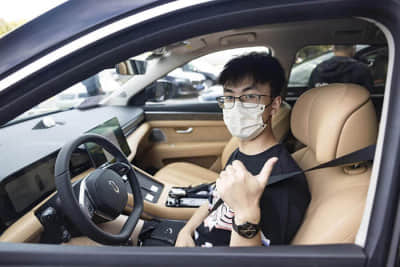 吉利汽车2月销量增长3%，领克品牌新能源车型销量占比46.67%,