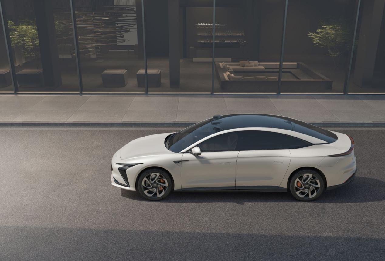 全新智己L7上市,售价跨过30万门槛,豪华配置不降反升 全新智己L7上市,售价跨过30万门槛,豪华配置不降反升