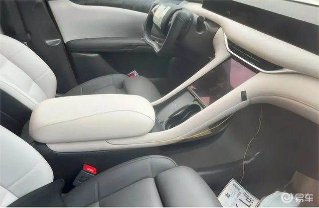 2秒破百1000km续航!智己L6惊艳日内瓦,震撼世界 2秒破百1000km续航!智己L6惊艳日内瓦,震撼世界