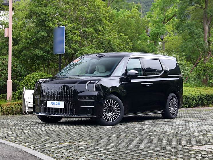 极氪 极氪009 2024款 七座过道版四驱 140kWh 极氪 极氪009 2024款 七座过道版四驱 140kWh