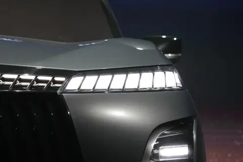 这才是男人的座驾！长近5米4，3.5T+非承载车身，不比揽胜香多了