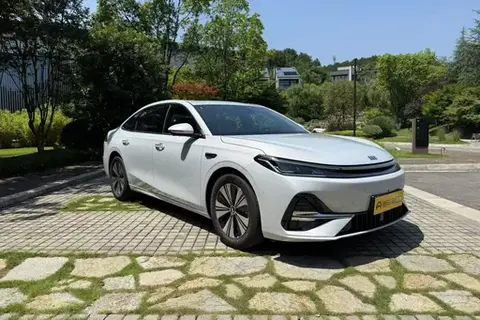 吉利银河A7：基础辅助驾驶版开启预售，性价比更高