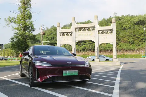 入门就是长续航，配置性价比拉满！试驾奇瑞风云A9L四驱巅峰版