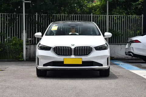 宝马 5 系价格大跳水！32 万抄底 5 米 1 德系豪车，后排可翘二郎腿